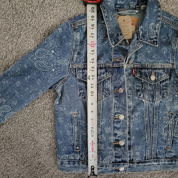 NEW Levi's Original Trucker Jacket Bandana Tile Indigo Medium Wash Sz XS Womens - Picture 10 of 11